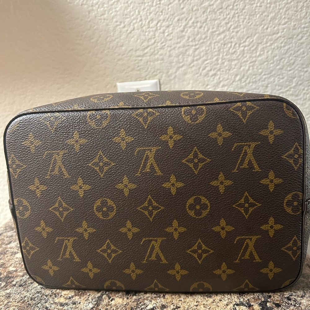 Louis Vuitton NeoNoe MM - Picture 3 of 9